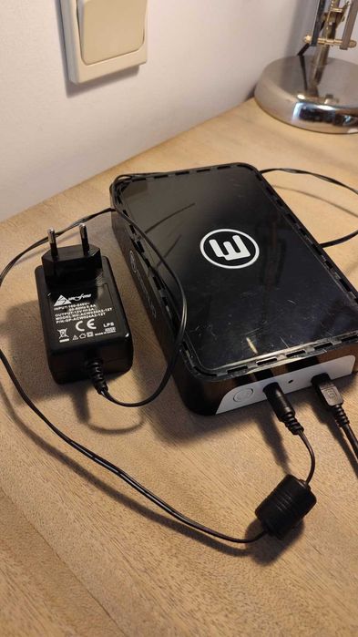 Disco externo de 1,5 TB + saco com imensos extras.