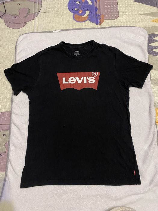 Levis,Nike,Under.Размер М,С (4 футболки и майка )