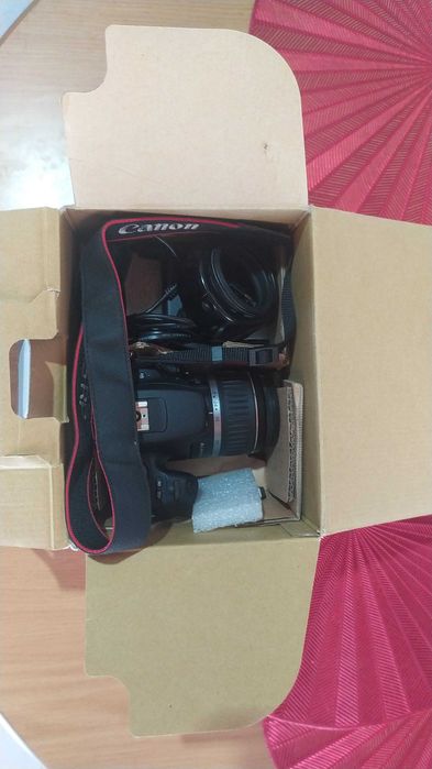 Câmara Canon EOS 200 D