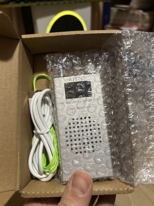 Портативний КВ приймач ATS100, можна слухати піда_ів дальню авіацію