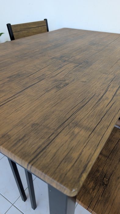 Mesa de jantar com 4 cadeiras