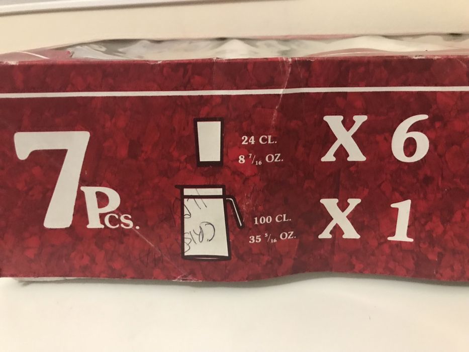 Conjunto de copos e jarro