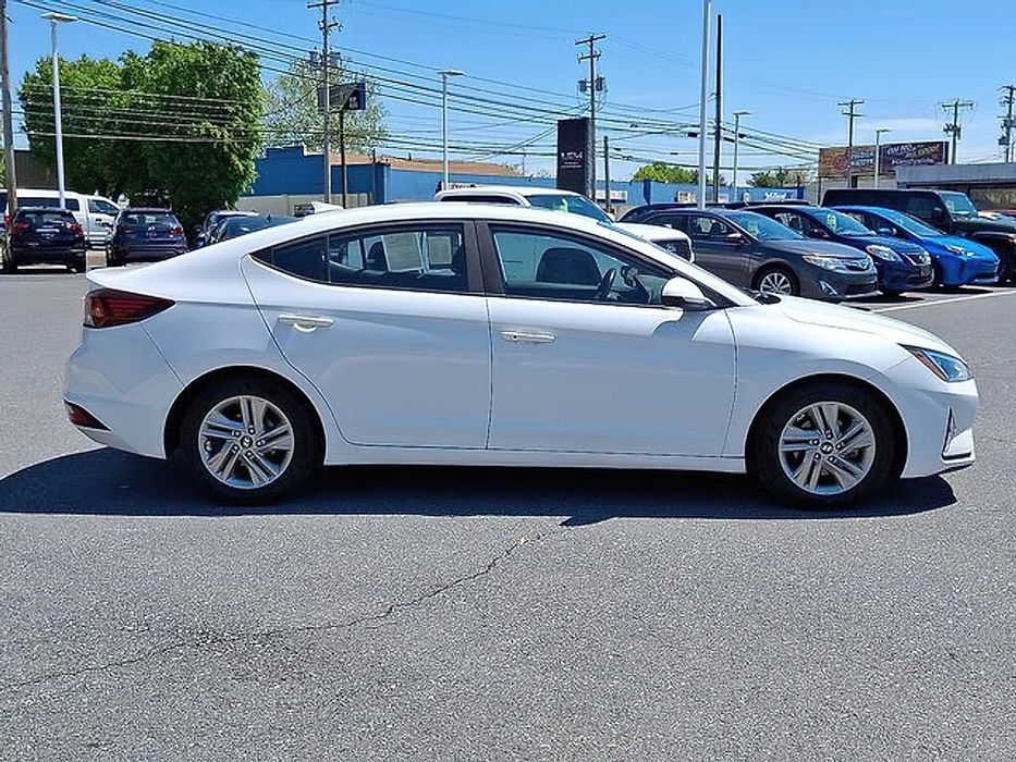 Hyundai Elantra Value Edition      2019