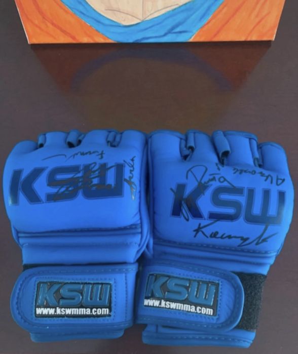 Rekawice KSW 94 z podpisami Zawodników