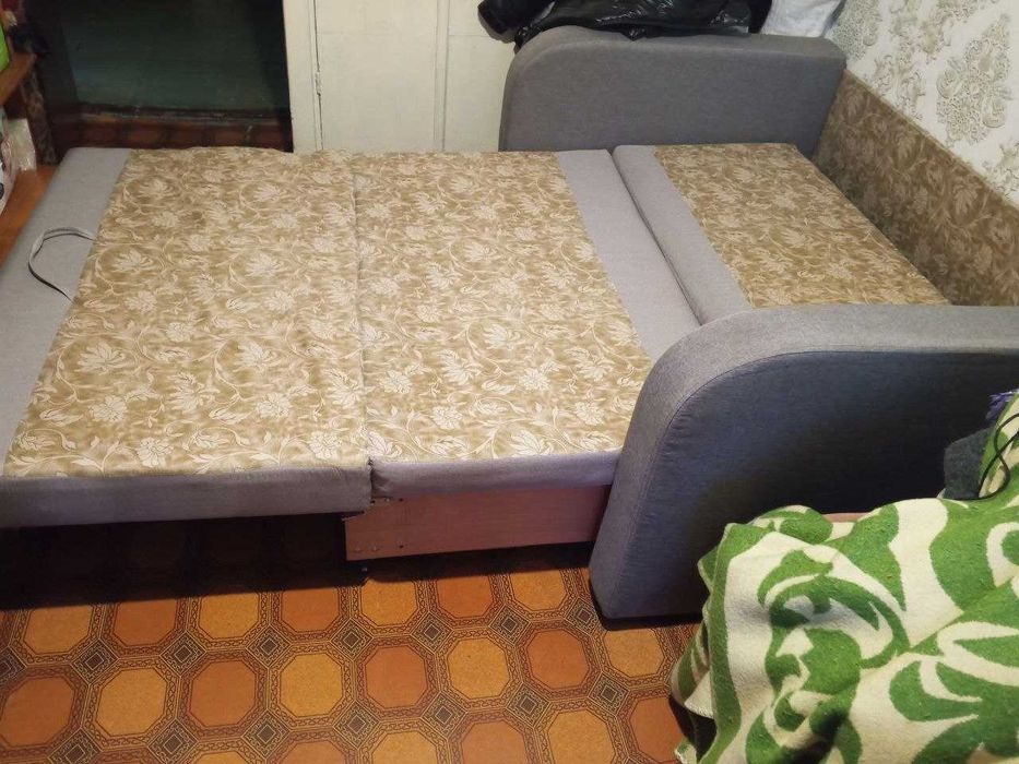 Продам компактный диван (софа, тахта)