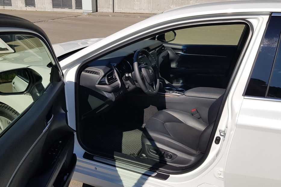 Продам Toyota Camry 2.5 L4 HYBRID (XV70, VIII) 2019