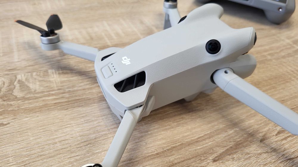 Dron DJI Mini 4 Pro # Kontroler RC 2 # 2 baterie # Gwarancja 07.2027