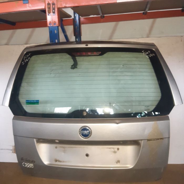 Tampa da Mala Fiat Idea