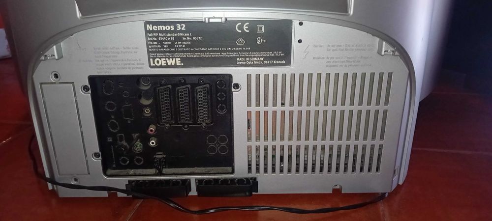 TV Loewe Nemos Ecrã de 32" panorâmico com controlo