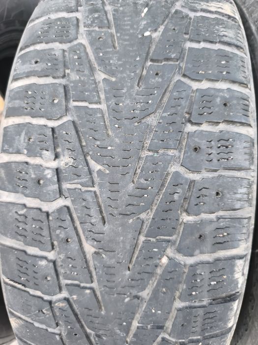 235/65R18 Nokian