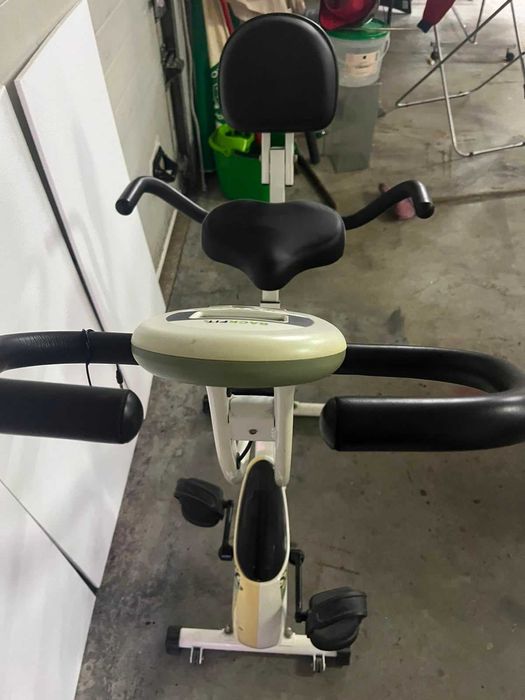 Bicicleta Estática Dobrável BACKFIT YF91H (Com Encosto)