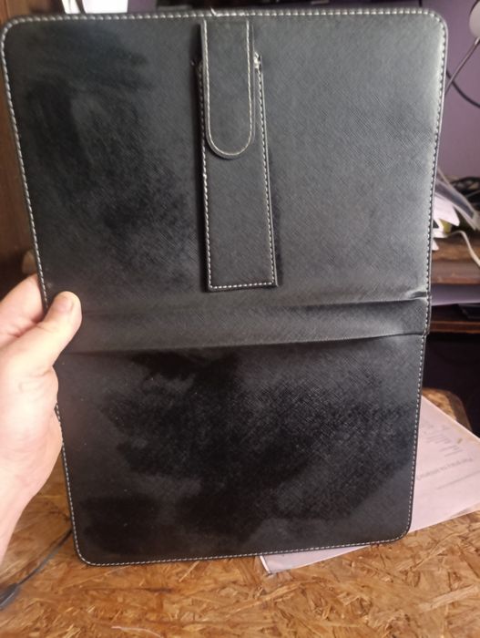 Etui z klawiaturą na tableta