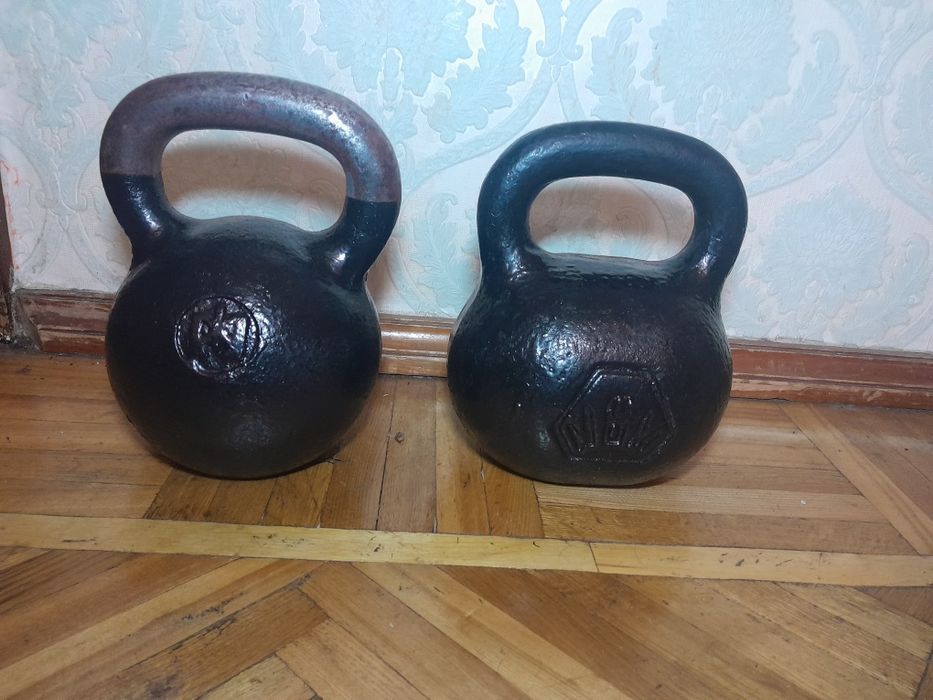 Гири 24(22) гантель 16. одна 6кг штанга 16