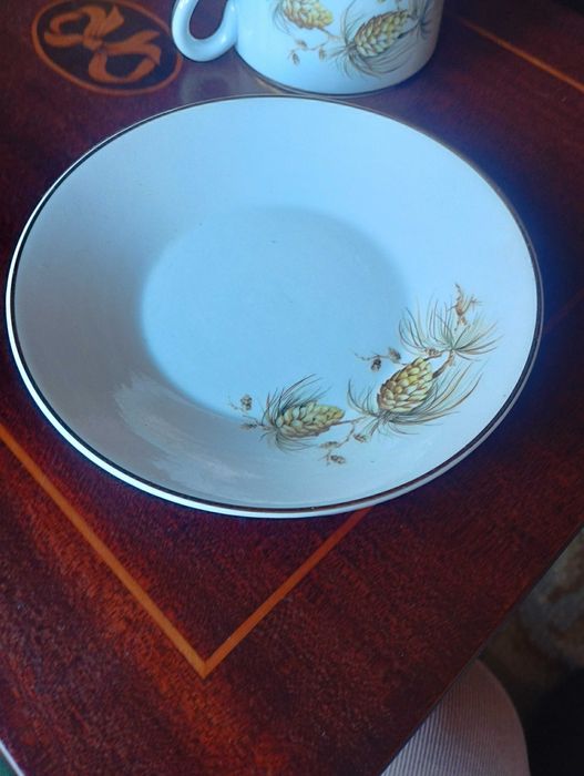 Duas almoçadeiras antigas