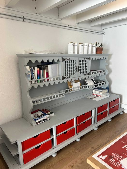 Armário com 10 gavetas