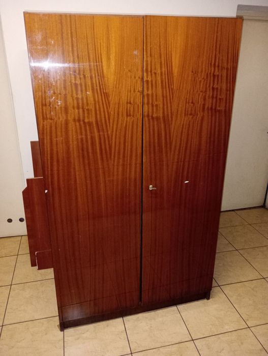 Szafa w dobrym stanie