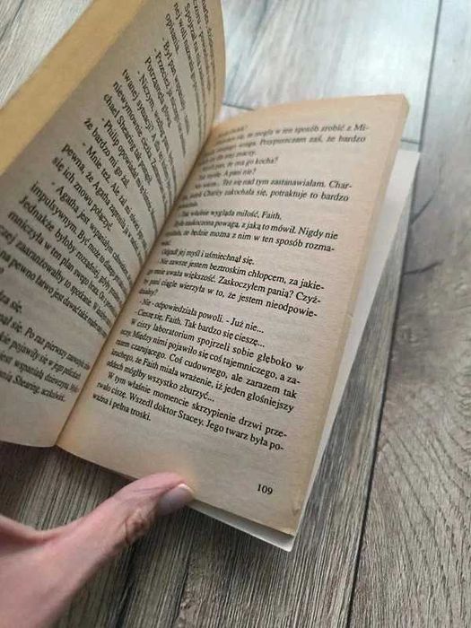 Książka Tobą Randall Siostry Connel Romans Phantompress