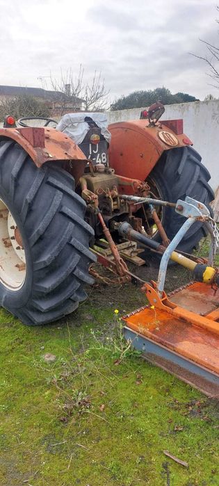 Trator Agrícola Internacional 733