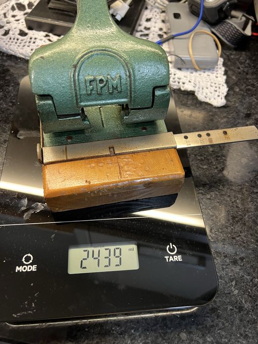 Furador base  em nadeira fpm oesa 2,5 kg