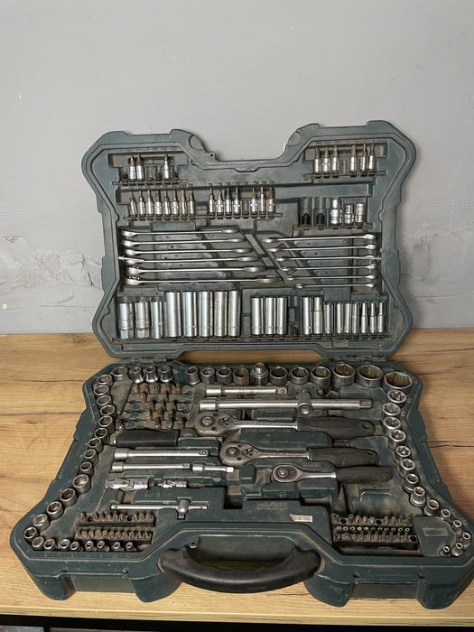 Слюсарні інструменти, набір інструментів, ключі, набір ключів