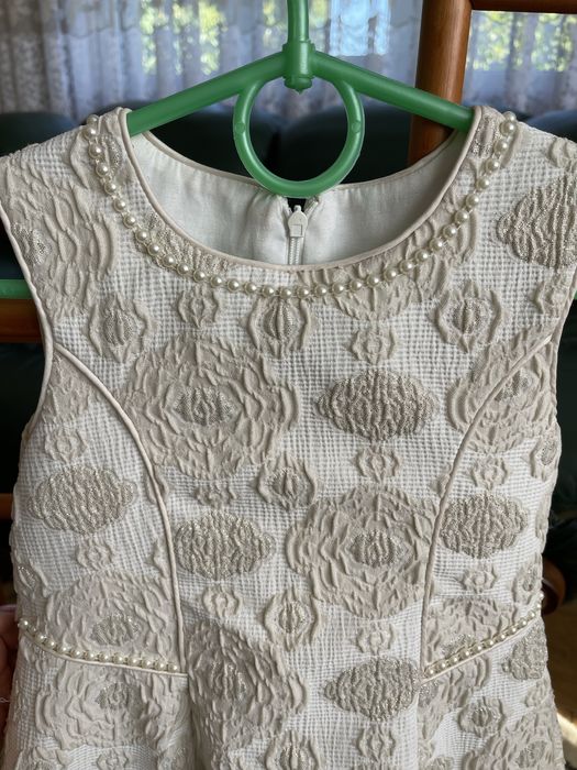 Плаття сукня святкова нарядна світла беж пишна 6 7 8 років