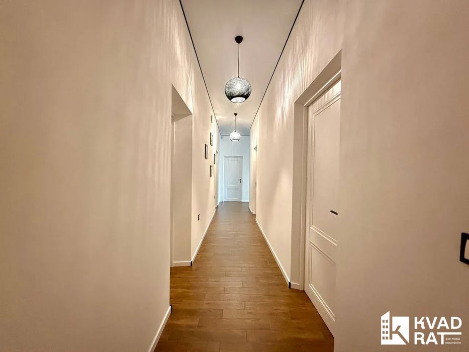 Одноповерховий будинок із якісним ремонтом та басейном