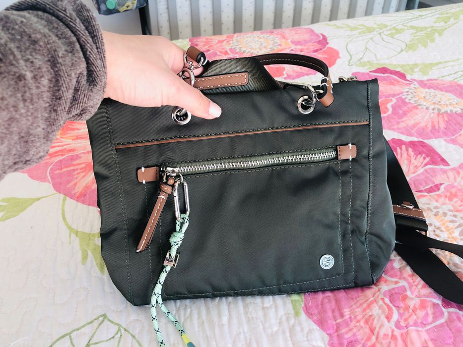 Mala parfois a tiracolo