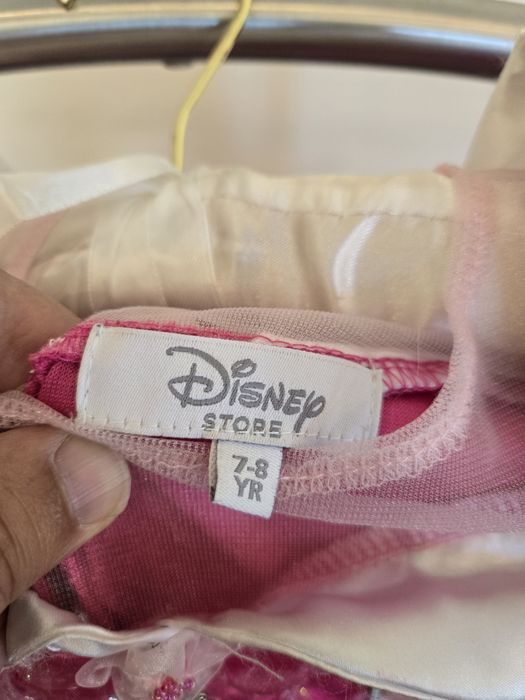 Vestido da Cinderela comprado na loja Disney.