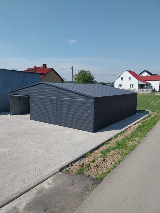 Garaż blaszany blaszak nowoczesny wygląd drewnopodobny