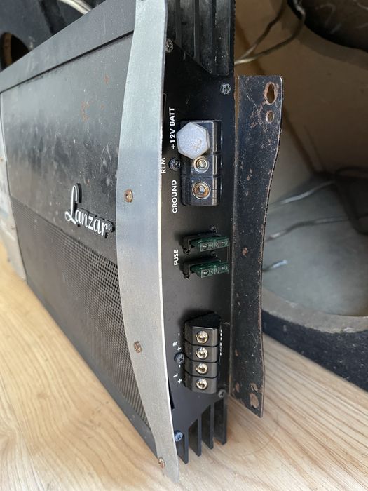 Subwoofer e amplificador marca lanzar