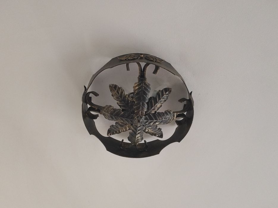 Duas Luzes de teto, redonda em ferro, estilo antigo.