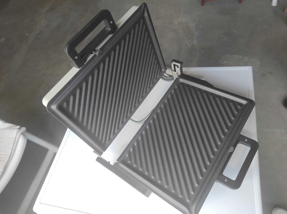 SUPER PREÇO - Grelhador/tostadora de placas amovíveis NOVA