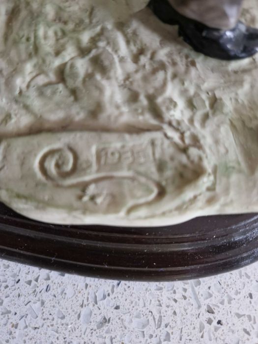 Boneco em marfinite genuíno vintage com data e assinatura