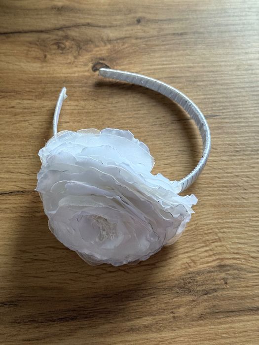 Квітка на обручі