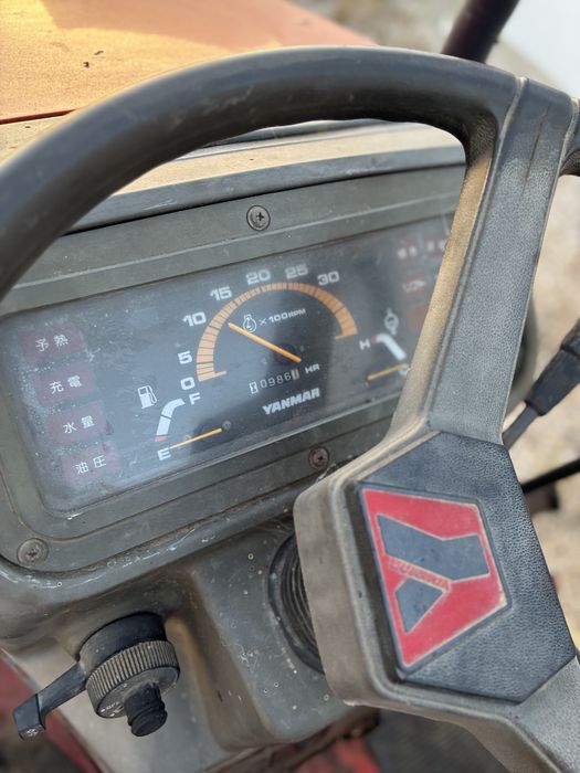 Trator Yanmar F5 4x4
