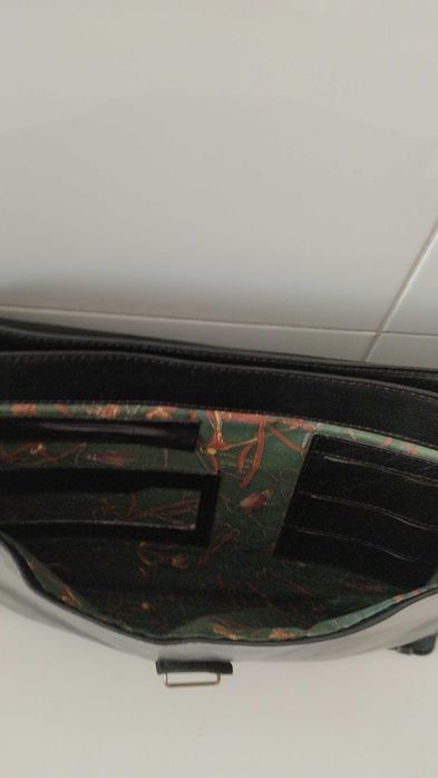 Mala em pele preta para homem como nova marca BUGATY original 25 euros