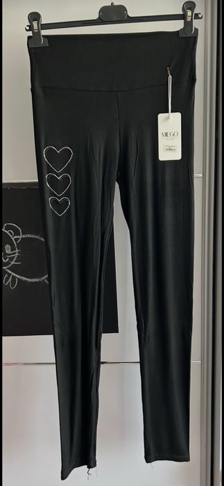 Czarne legginsy w prążek  rozmiar S/M