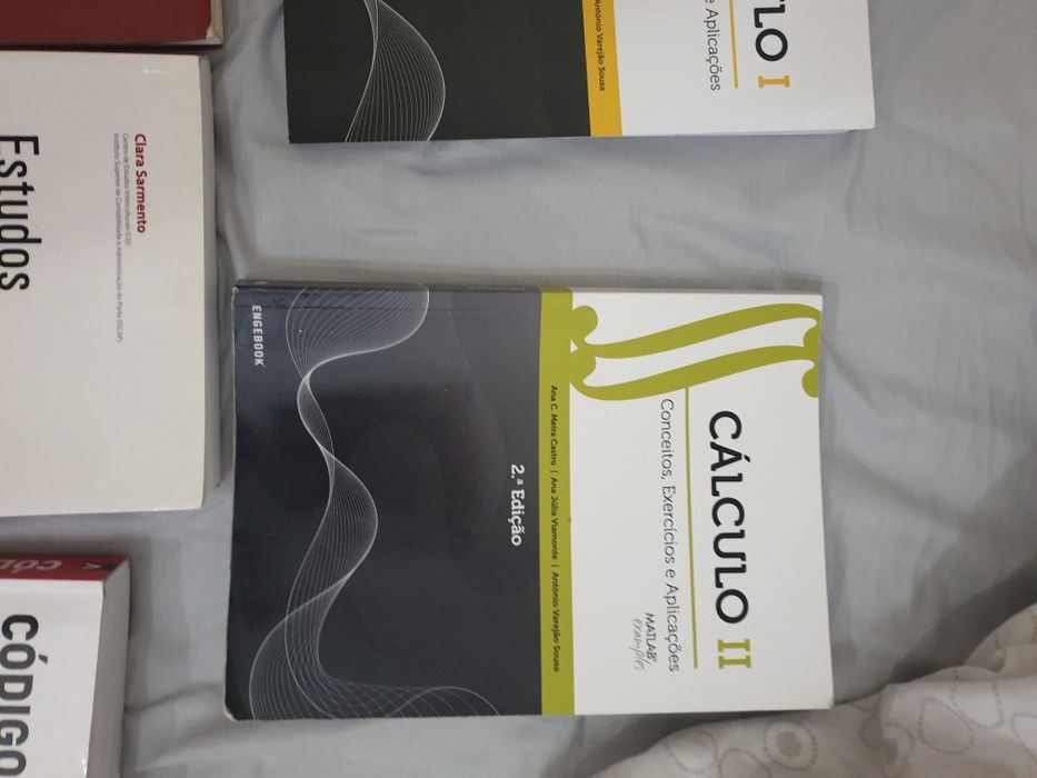 Livros do curso de comércio internacional e de engenharia 1 anol