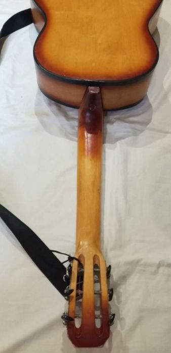 Гитара 6 ти струнная