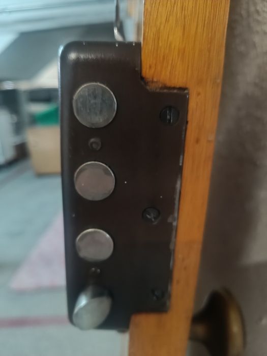 Fechadura porta CISA com 4 chaves, 3 extensíveis e 1 normal