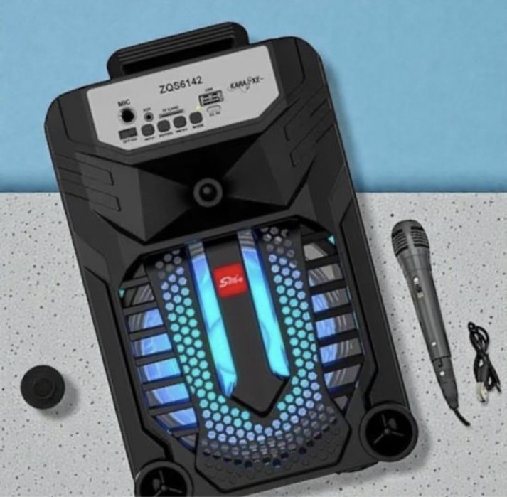 Безпровідна колонка з RGB-підсвічуванням і провідним мікрофоном