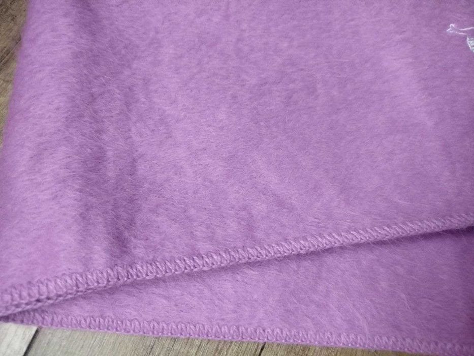 Теплий, м'який та натуральний шарф для холодних зимових днів.