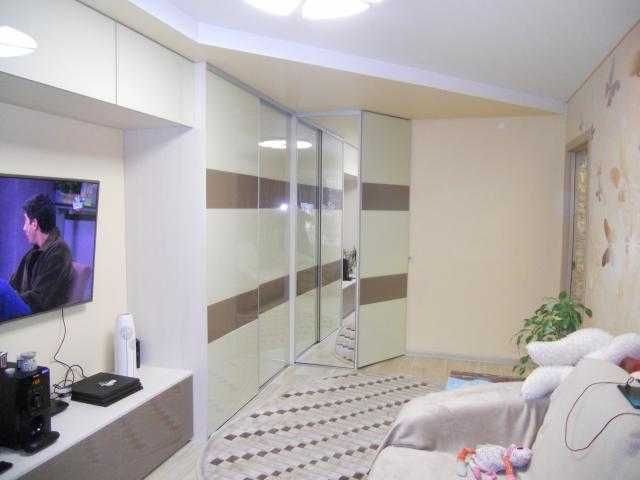 Продам 2х. комнатную квартиру метро Армейская