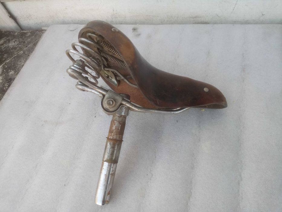 Stare zabytkowe siedzenie rowerowe