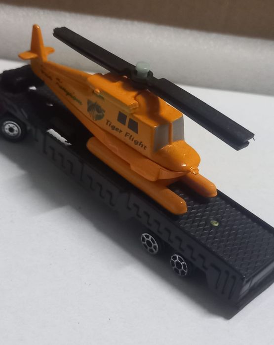 Camião & helicóptero (sem marca)