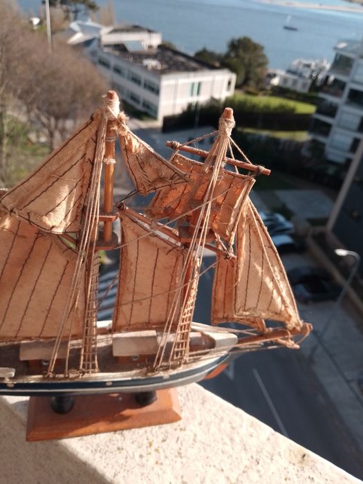 Quer um veleiro azul?Miniatura Barco lindo10E-T-shirt Homem-2EDesde 2E