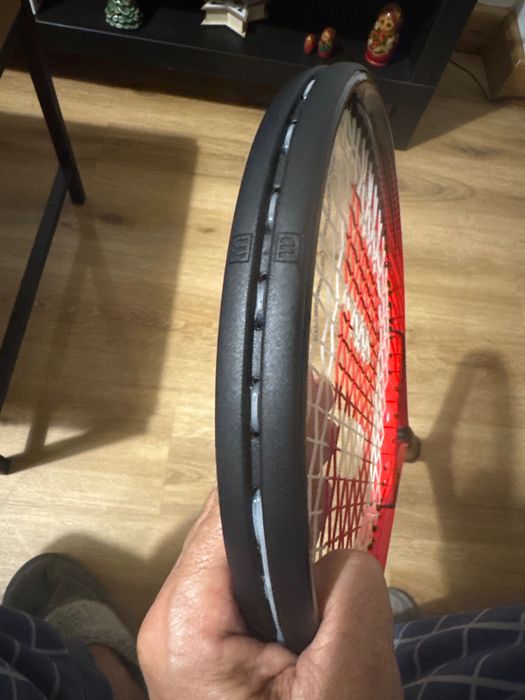 Raquete de tênis Wilson + capa Babolat + munhequeira