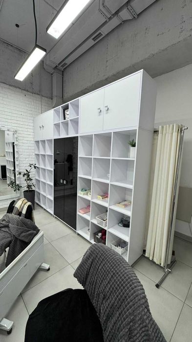 Продається діючий манікюрний салон повністю облаштований