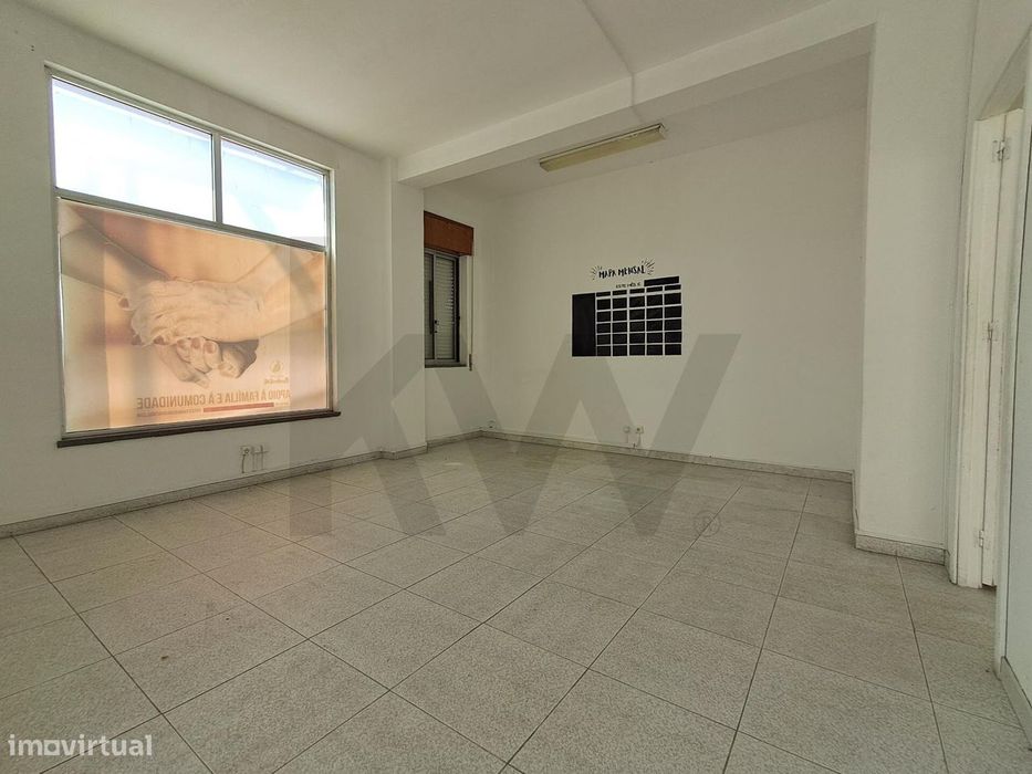 Loja com Grande Potencial para Comércio ou Serviços – Almeirim