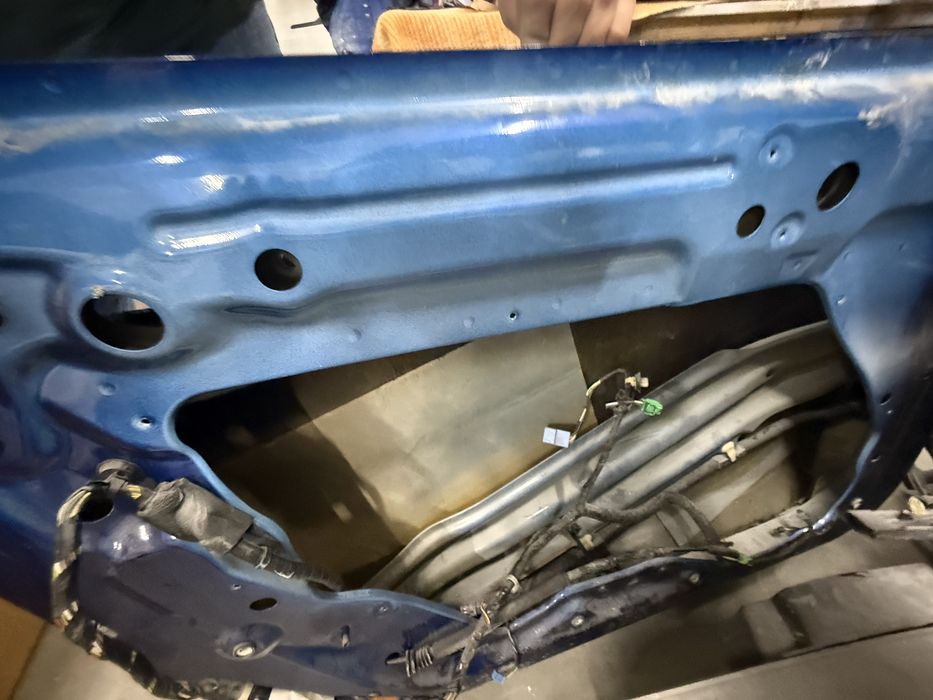 Tesla Y дверь водителя .150546012А.передняя левая дверь